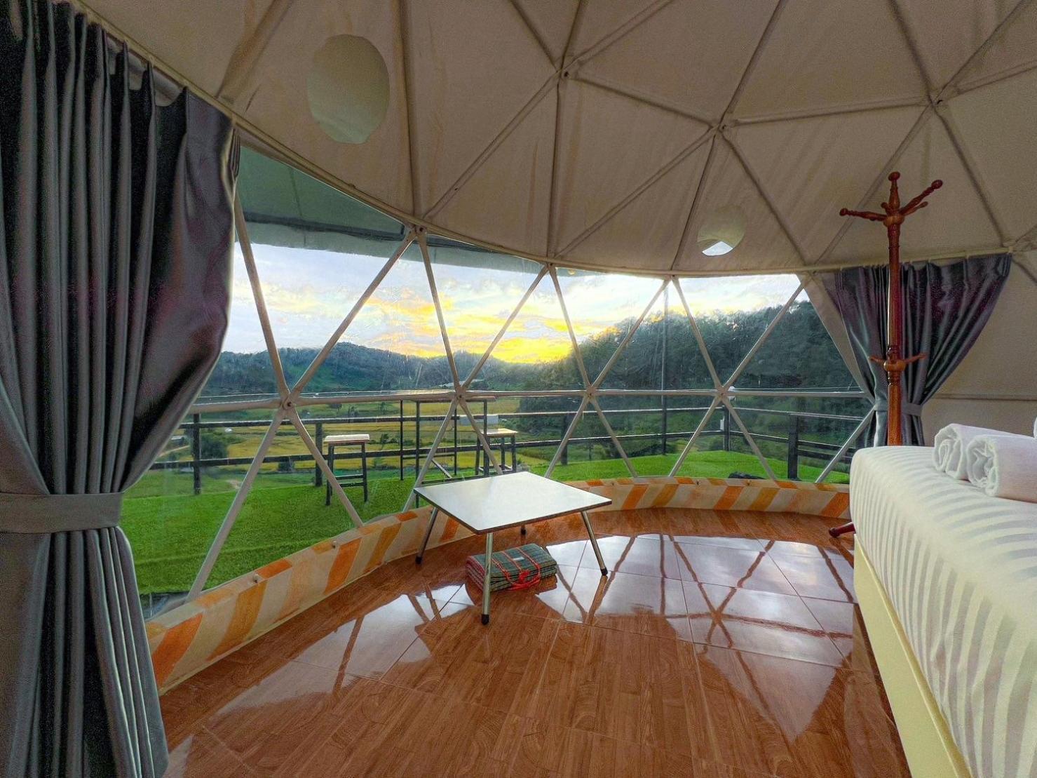 สวนไร่รุ่งอรุณ Suan Rai Rungarun Hotell Ban Na Pa Paek Exteriör bild